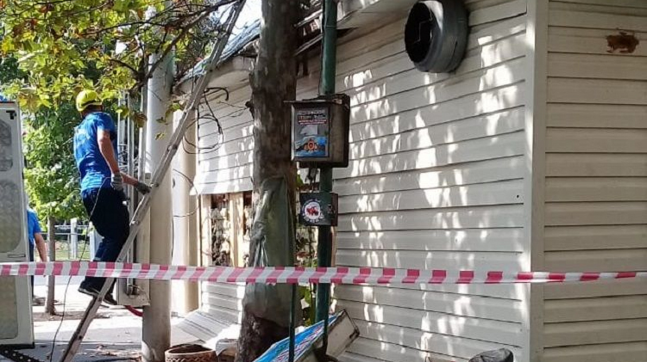 В центре Краснодара сносят очередной незаконный торговый павильон