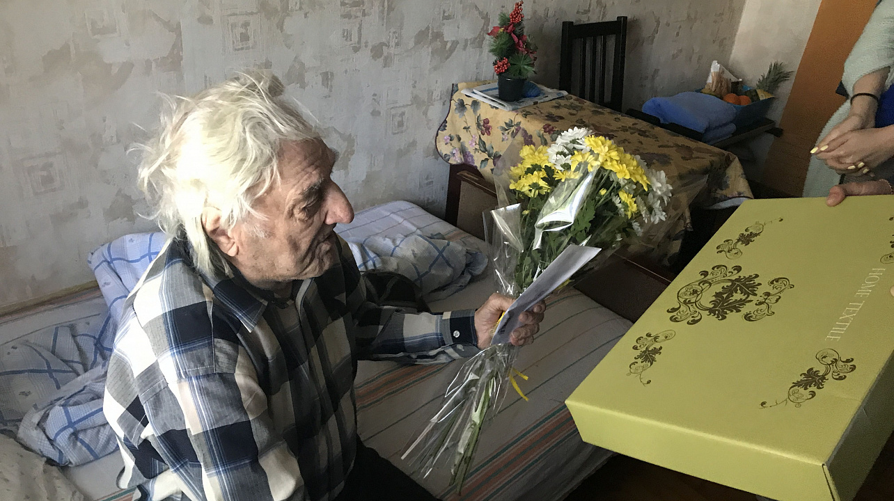 В Западном округе поздравили ветерана войны