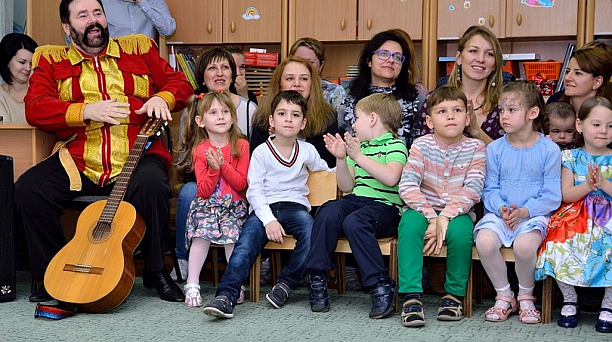 Воспитанники Центра детского творчества Прикубанского округа поздравили своих мам с главным весенним праздником