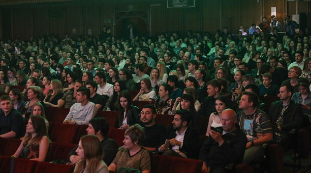 Евгений Первышов открыл финальную игру команд КВН в Краснодаре и поздравил победителей