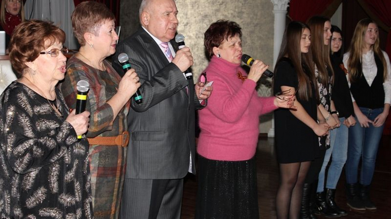 День освобождения Краснодара от немецко-фашистских захватчиков ветераны и молодежь Центрального округа отметили в караоке-клубе