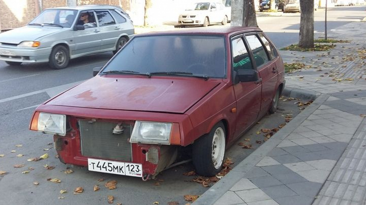 В Центральном округе продолжается работа по выявлению брошенных автомобилей