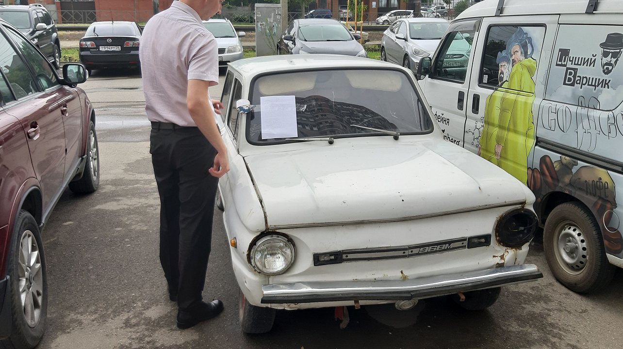 В Западном округе прошёл очередной мониторинг улиц с целью выявления транспортных средств, брошенных собственниками