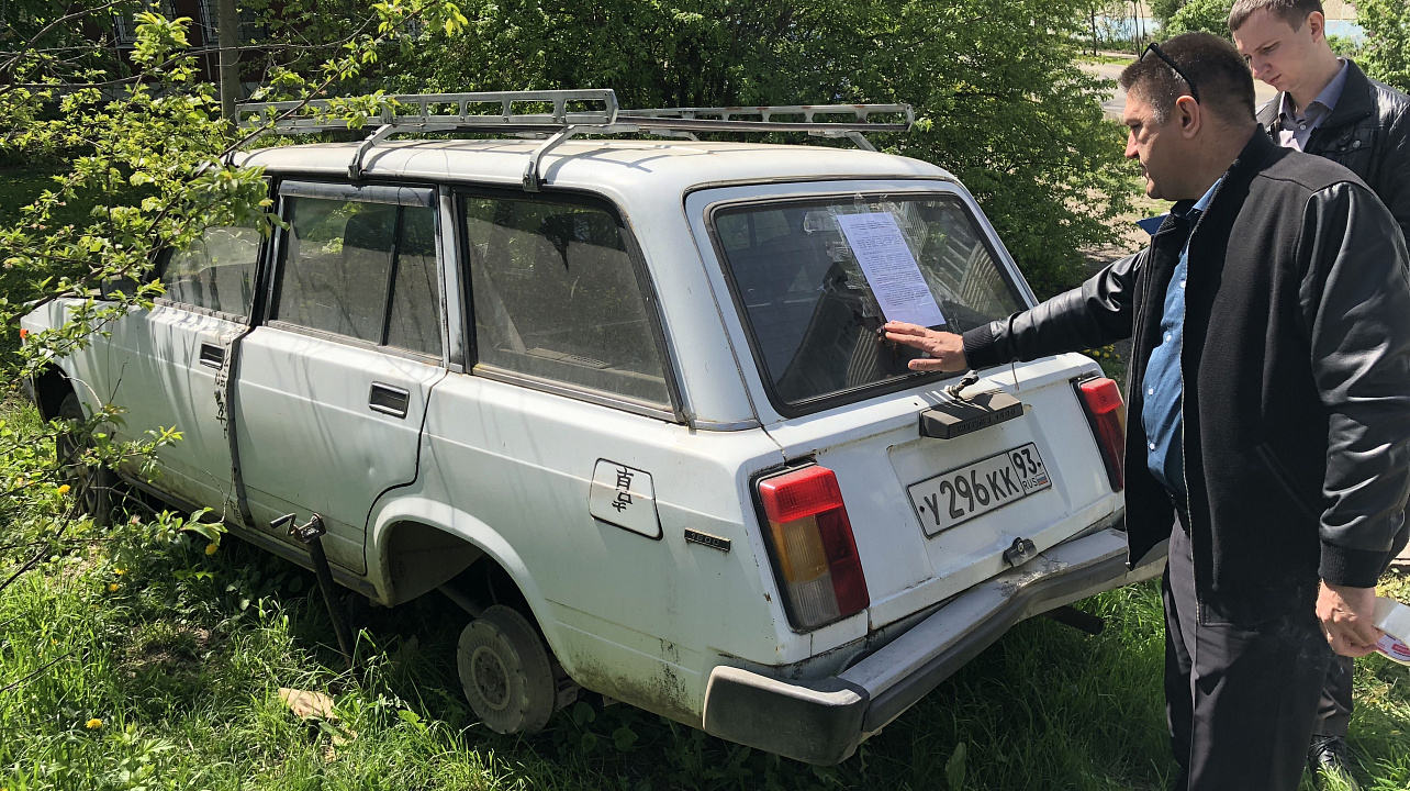 На территории Западного округа проведен мониторинг улиц с целью выявления и уборки транспортных средств, брошенных собственниками