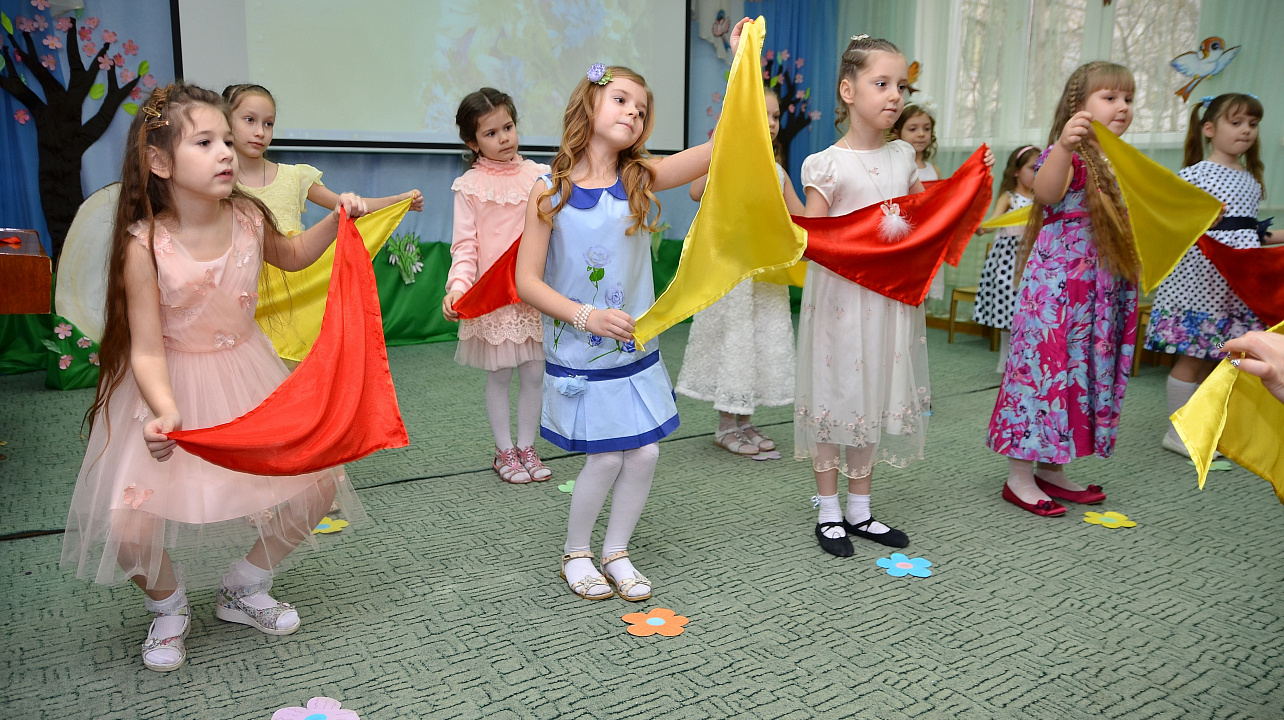 Воспитанники Центра детского творчества Прикубанского округа поздравили своих мам с главным весенним праздником