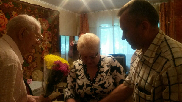 В Прикубанском округе поздравили с Днем рождения 102-летнего ветерана