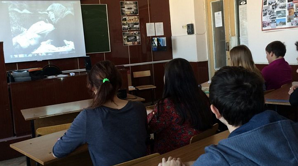 Для студентов Краснодарского торгово-экономического колледжа провели урок  о блокадном Ленинграде