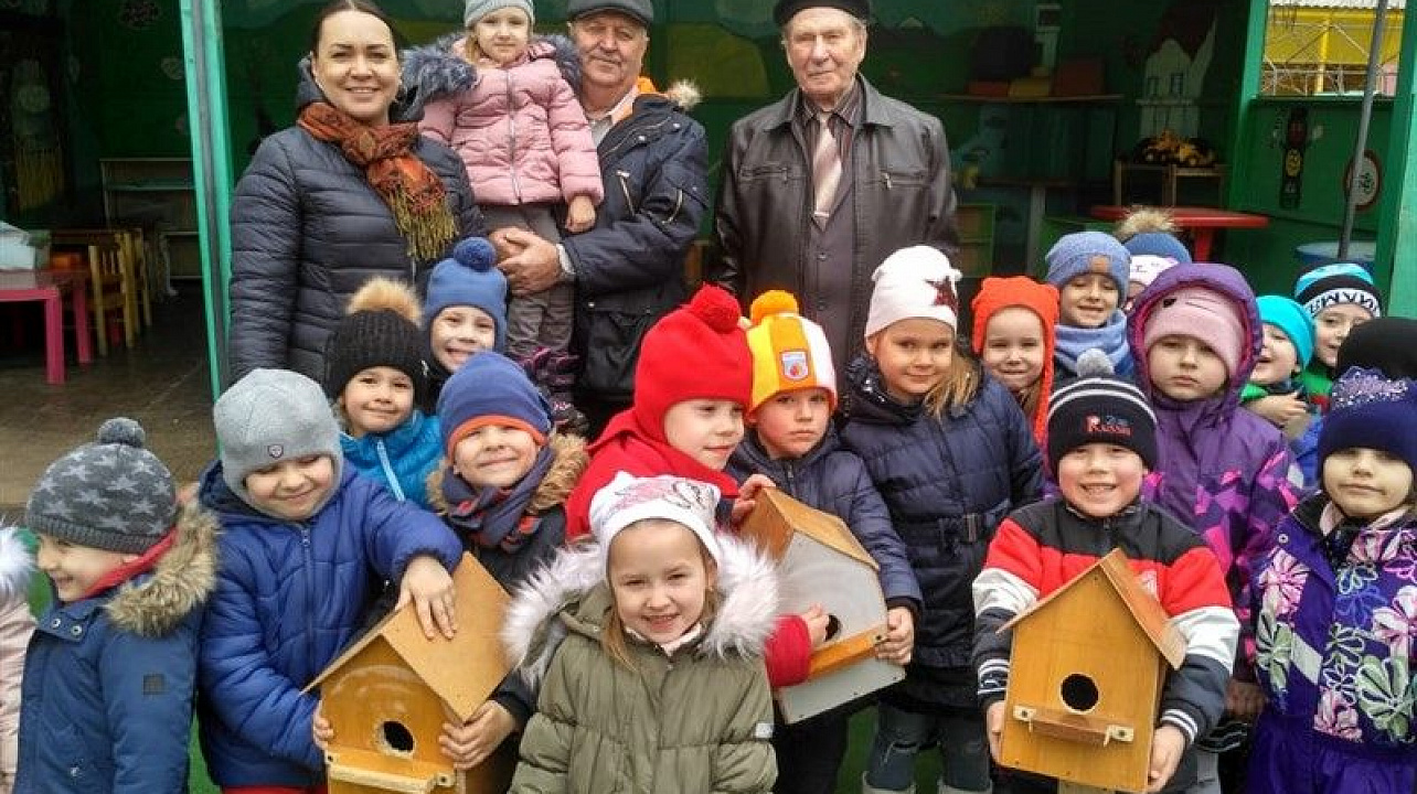 Городской совет ветеранов совместно с детскими садами и школами проводит экологическую акцию.jpg