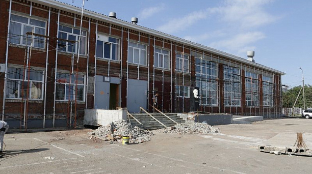 Ремонт в 66-й школе Краснодара завершат до конца июля