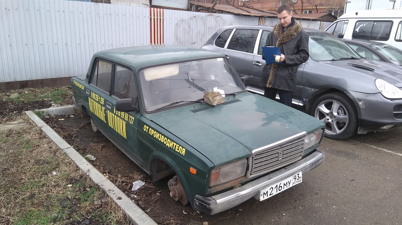 На территории Западного округа провели мониторинг улиц с целью выявления и уборки транспортных средств, брошенных собственниками