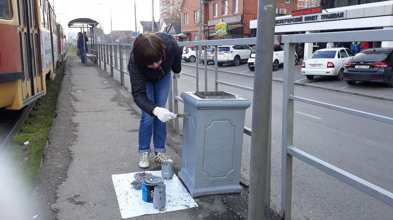 В Западном округе прошел субботник