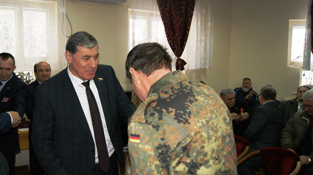 Глава Западного округа вручил  юбилейные медали ветеранам Афганистана