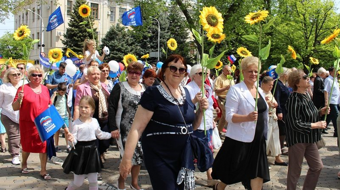Жители Центрального округа приняли участие в первомайском шествии