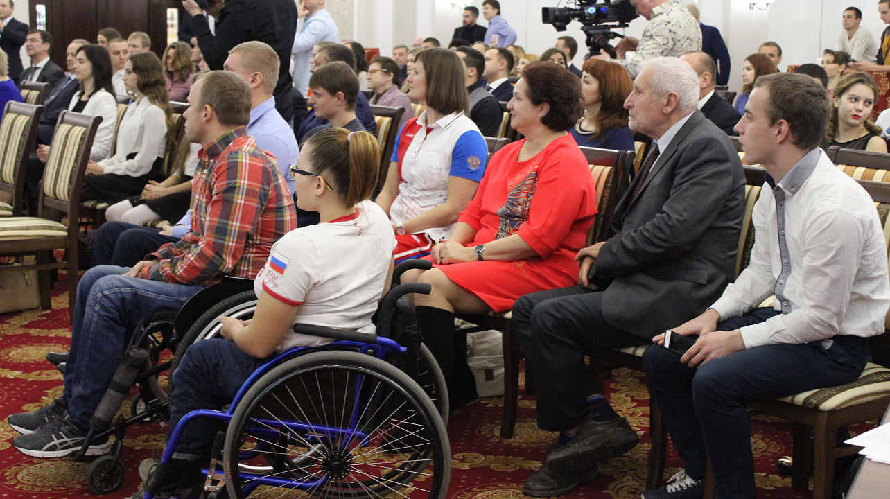 Спортивные итоги года подвели в Краснодаре. Атлетов и тренеров поблагодарил за достижения и поздравил с наступающим 2018 годом мэр Евгений Первышов. Часть 1.