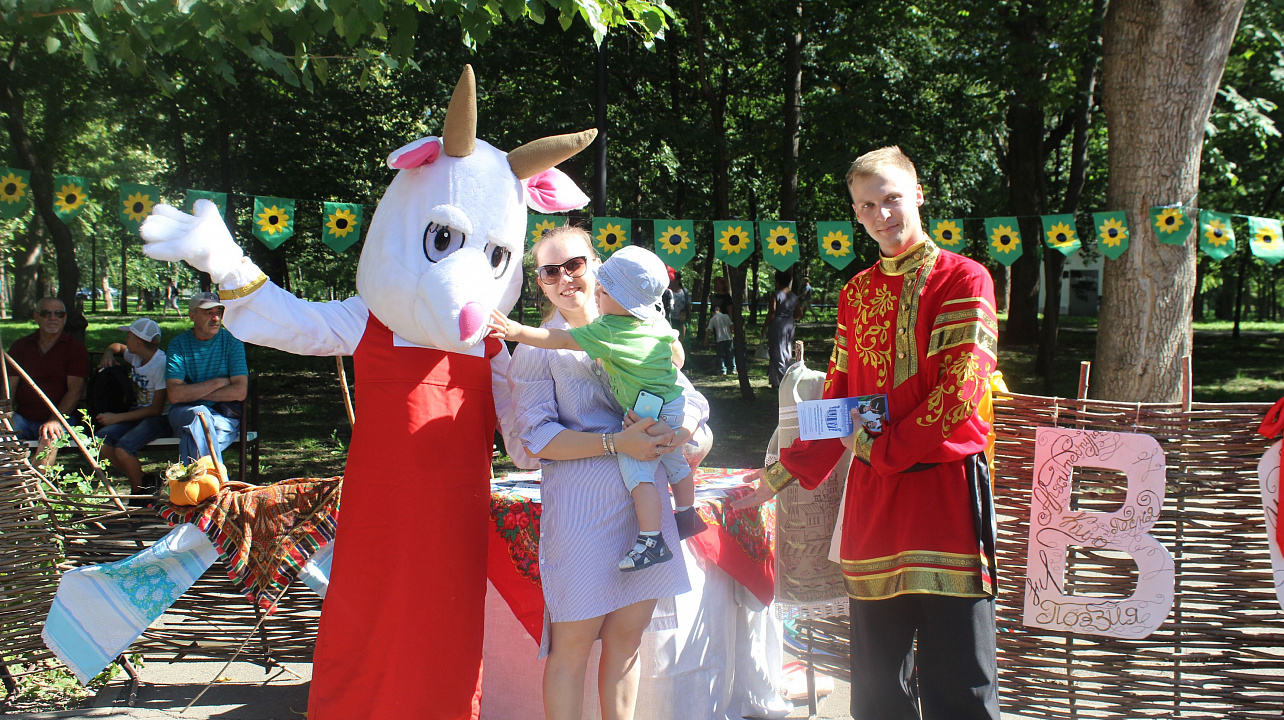В Чистяковской роще прошел окружной театрализованный праздник, посвященный Дню города