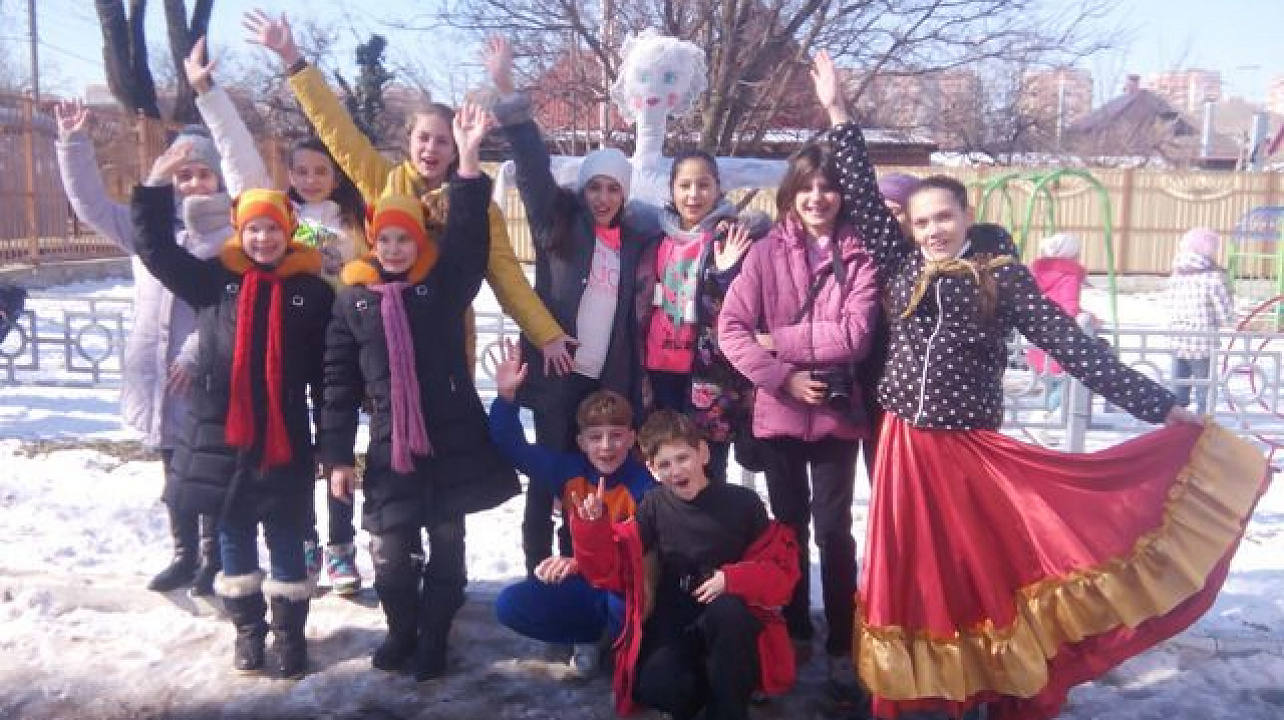Ярославцы проводили зиму народными гуляньями.jpg