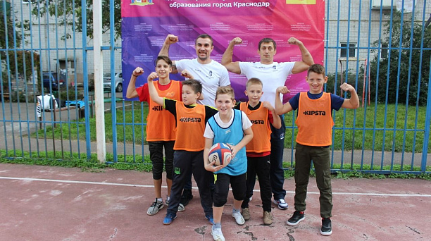 Гендиректор РК «Богатыри» Владимир Остроушко провел мастер-класс по регби для юных краснодарцев