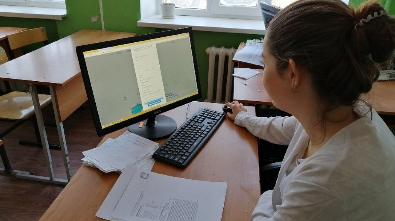 Школьники Западного округа написали юридический диктант