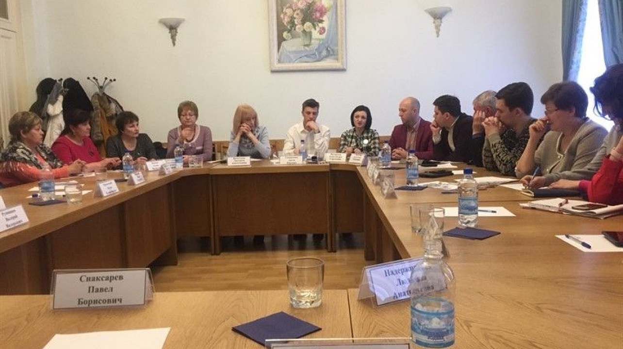 В Общественной палате города Краснодара прошел круглый стол «СО НКО и волонтерское движение».jpg