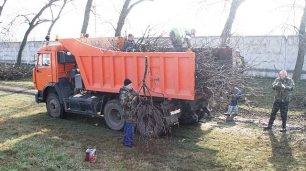 Сегодня на территории округа состоялся субботник