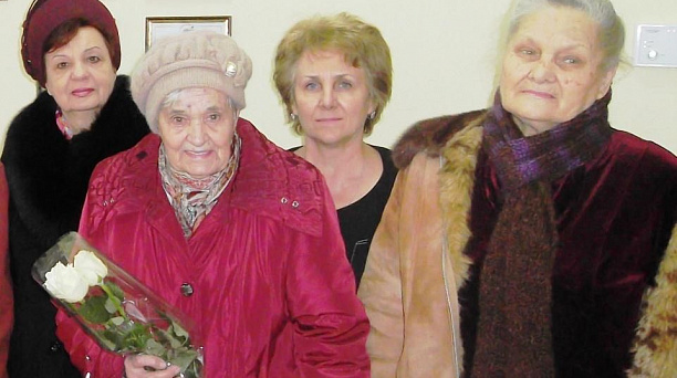 Актив общественников Гагаринского микрорайона поздравил ветерана с 85-летием