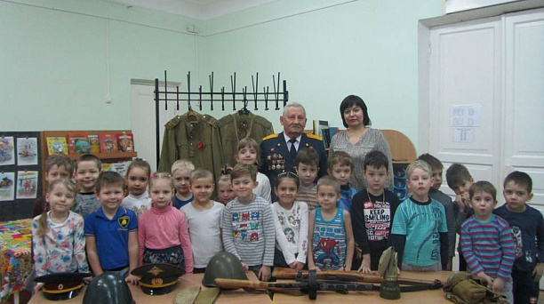 В детском саду №5 состоялась встреча дошкольников с фронтовиком Виктором Кирилловичем Кондратенко