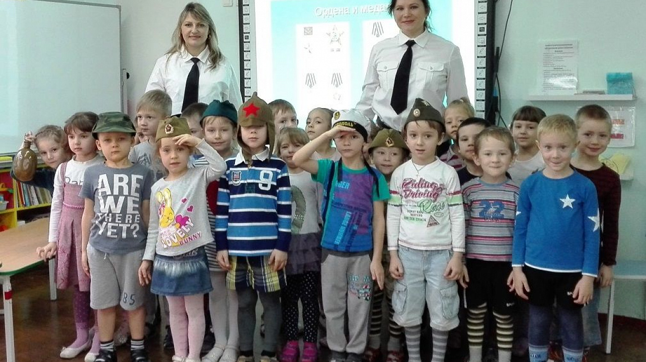 В детском саду Западного округа провели урок «Боевые ордена»
