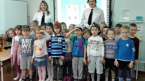 В детском саду Западного округа провели урок «Боевые ордена»