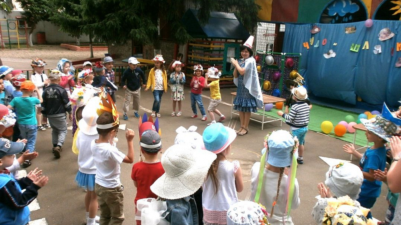 В детском саду Западного округа устроили «Шоу панамок»