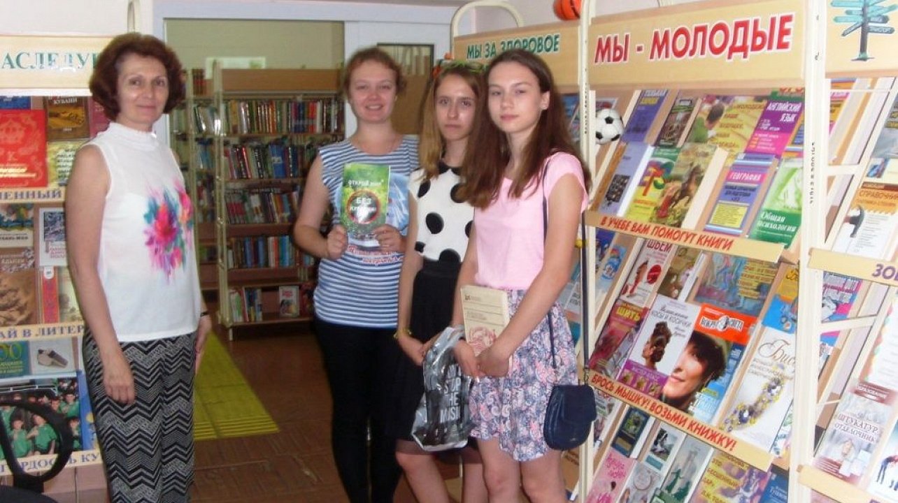 Сотрудники библиотеки им. Н. К. Крупской провели экскурсию для своих читателей
