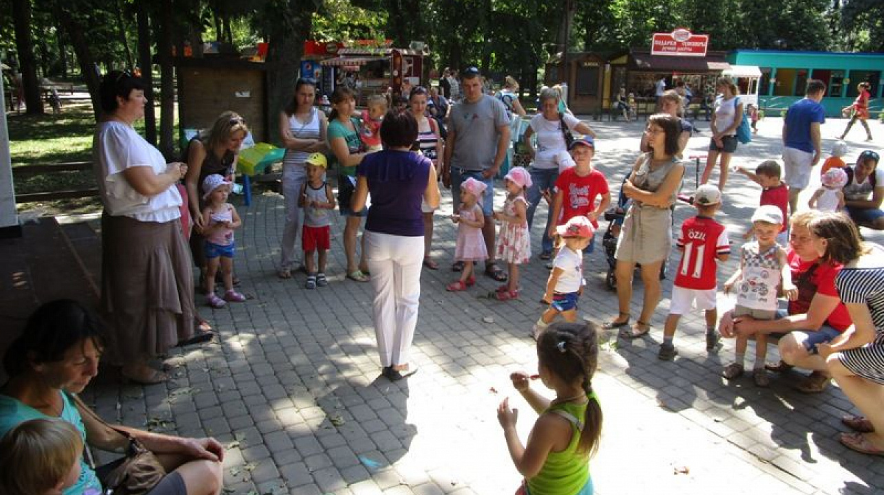 В Центральном округе прошел парад читающих семей