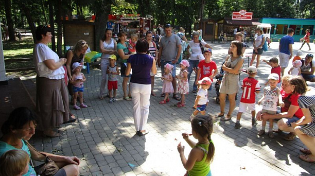 В Центральном округе прошел парад читающих семей