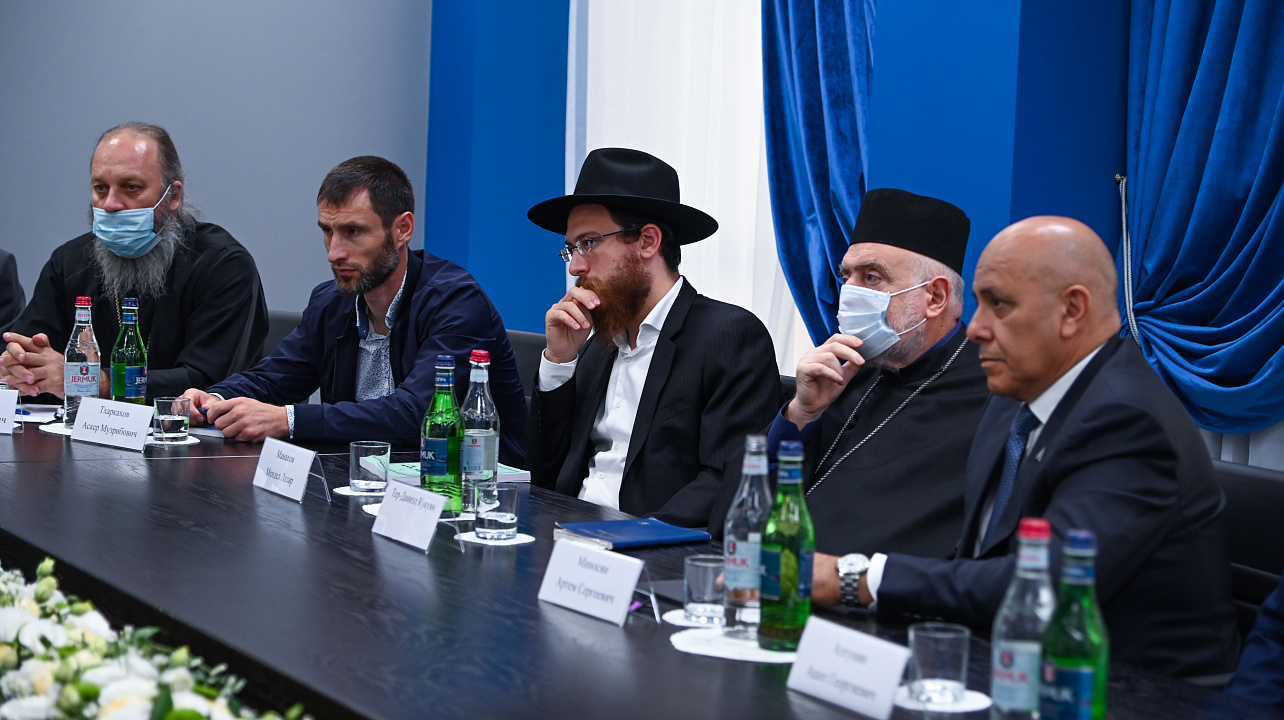 Руководители национальных и религиозных организаций приняли участие в мероприятиях, посвящён (5).jpg