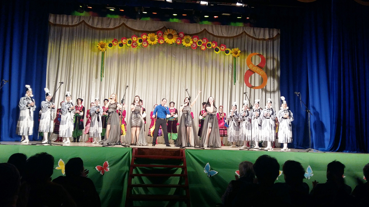 В Доме культуры станицы Елизаветинской поздравили прекрасного пола с Международным женским днём