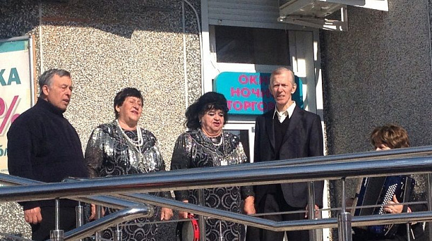 Творческие коллективы Западного округа выступили на ярмарке выходного дня