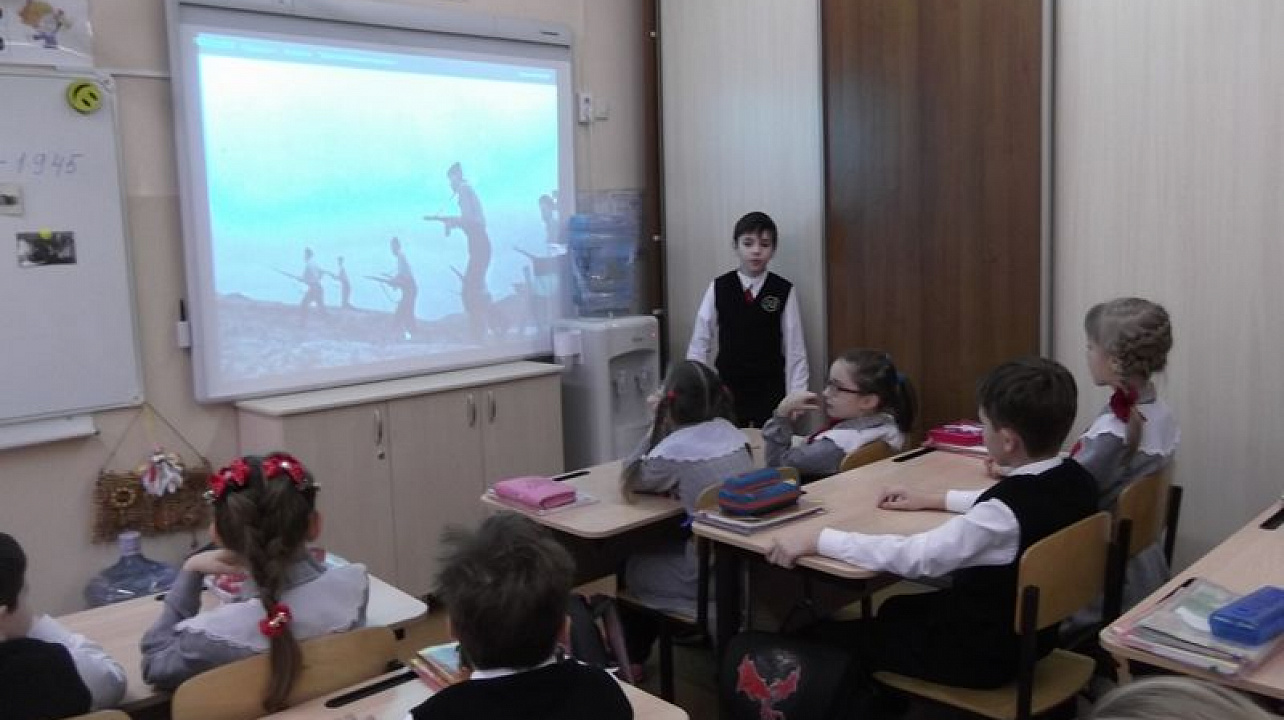 В гимназии № 92 состоялись военно-патриотические классные часы