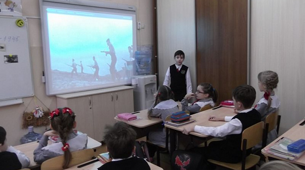 В гимназии № 92 состоялись военно-патриотические классные часы