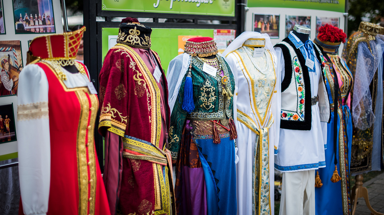 Традиционный «Хоровод Дружбы» объединил в День города Краснодара представителей различных национальностей (2).jpg