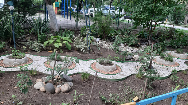 В Прикубанском округе наградили победителей конкурса на лучшую клумбу на придомовой территории