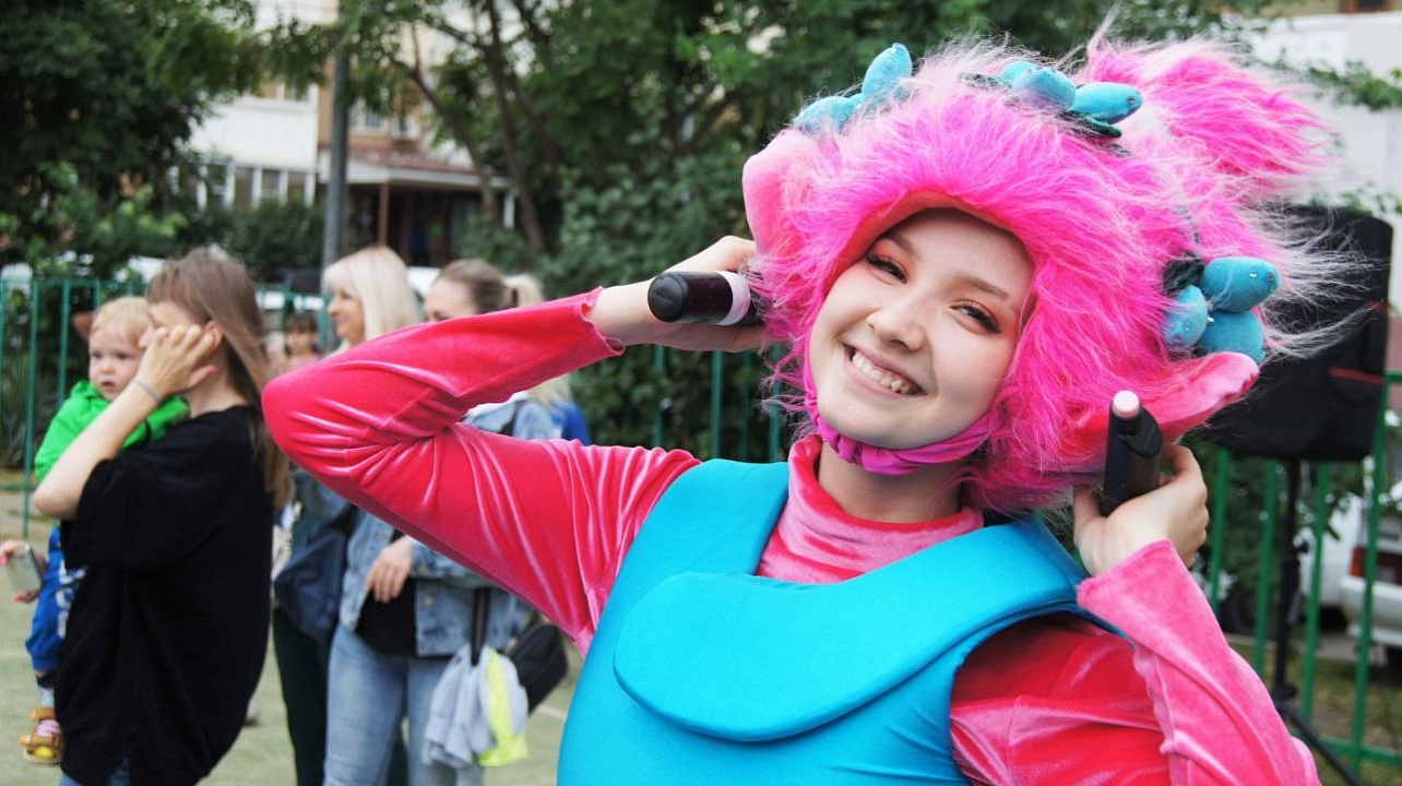 Юных жителей Московского микрорайона поздравили с Днем защиты детей