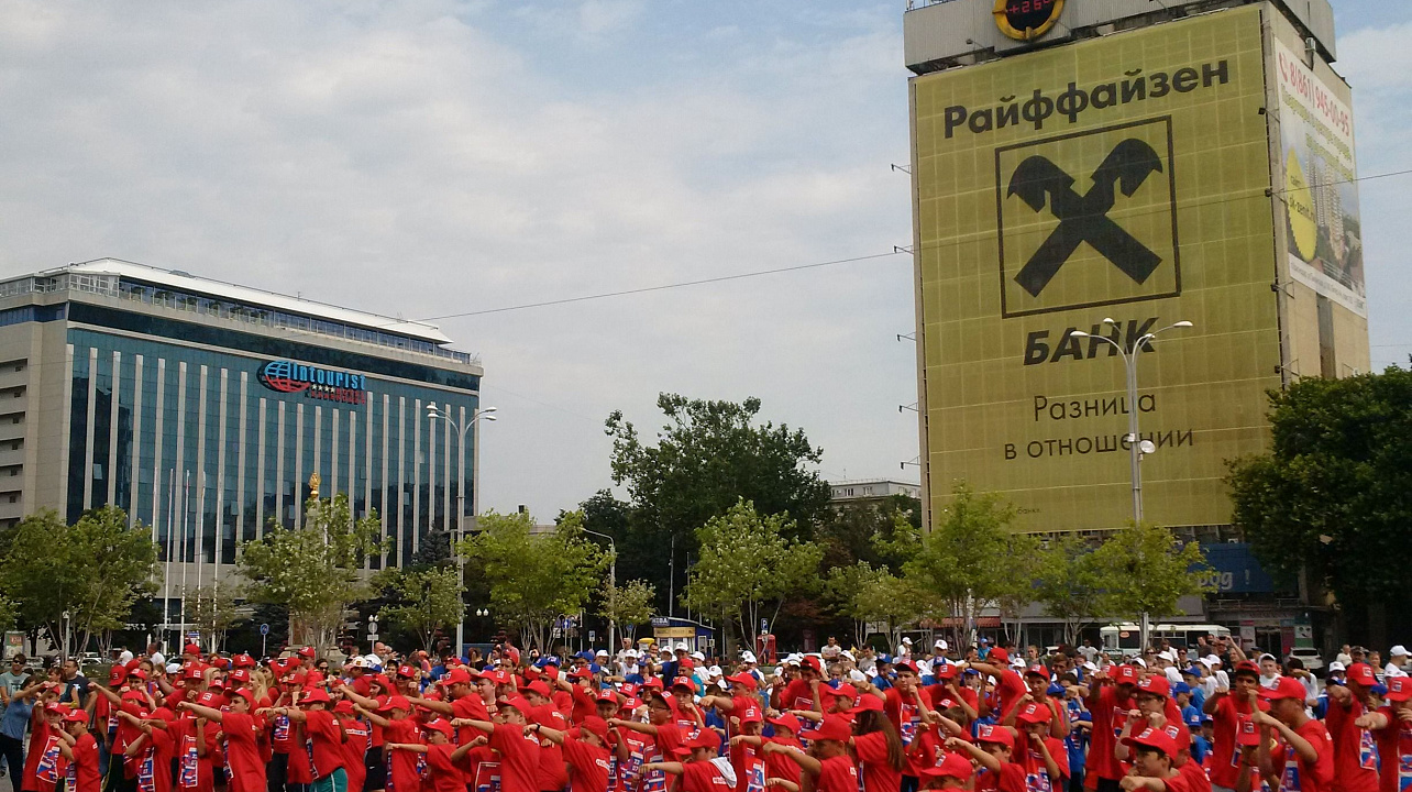 На тренировку по боксу в центре Краснодара вышли 500 школьников