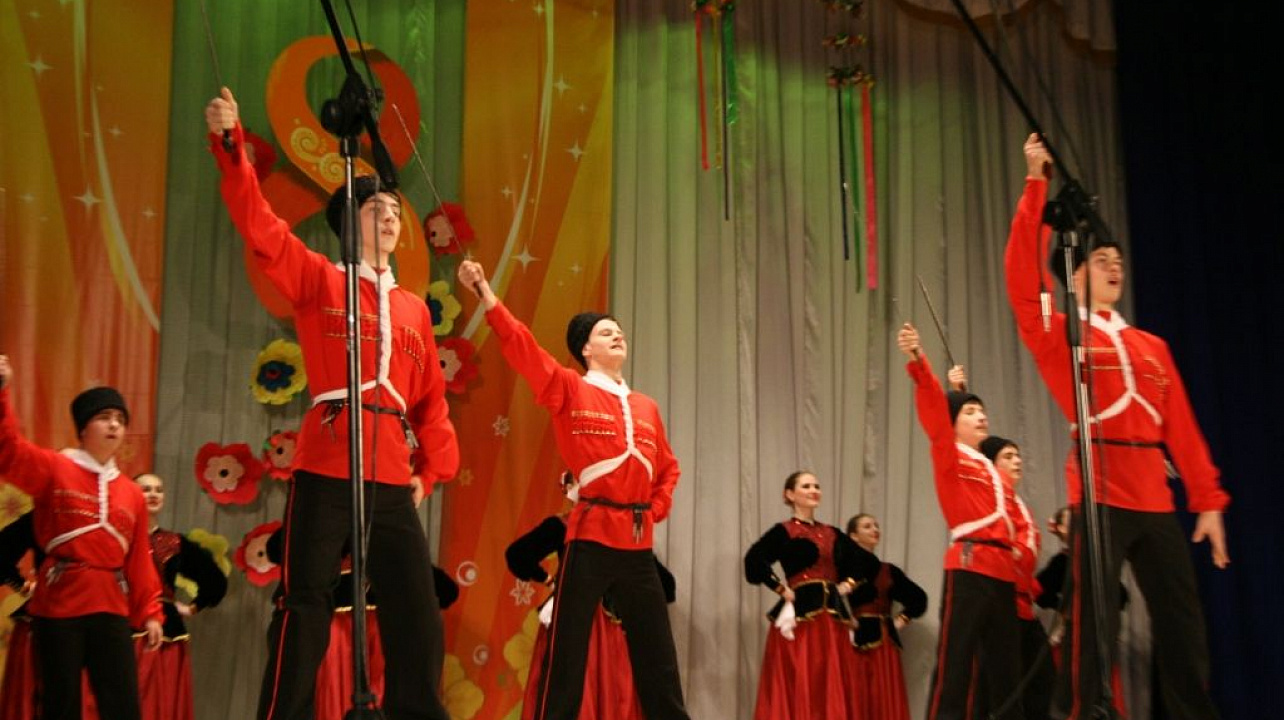 В Прикубанском округе поздравили женщин с Международным женским днем