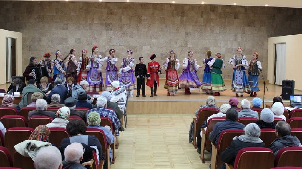 В администрации Центрального округа проходят торжественные вручения юбилейных медалей