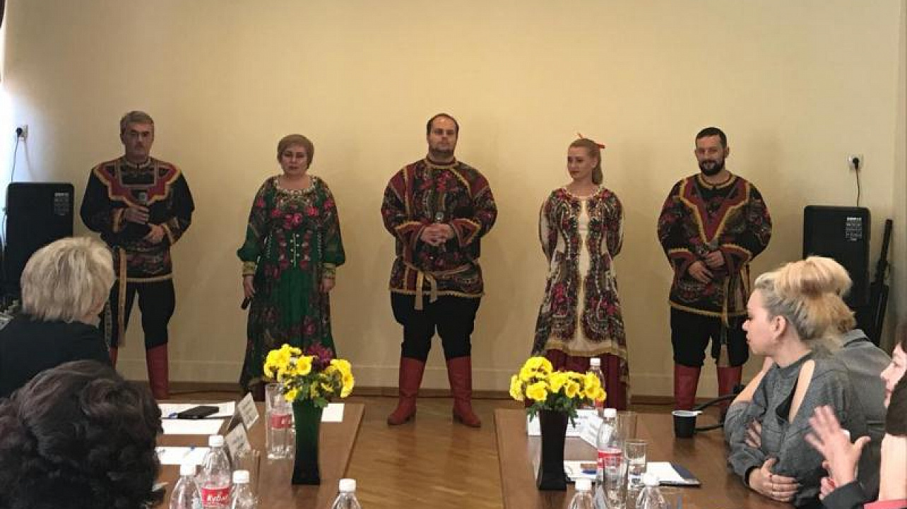 В Краснодарском краевом кризисном центре помощи женщинам состоялся праздник, посвященный Дню матери