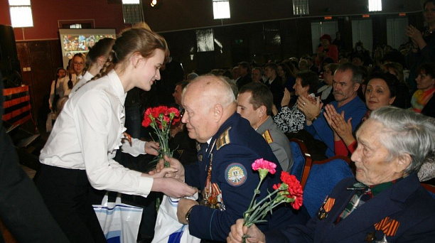 Лидеры самоуправления лицея №64 поучаствовали в открытии патриотического месячника