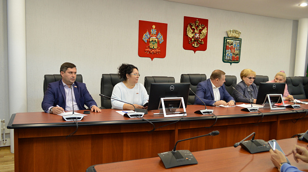 Наказы избирателей и транспортная система города — в центре внимания еженедельного совещания депутатов городской Думы Краснодара