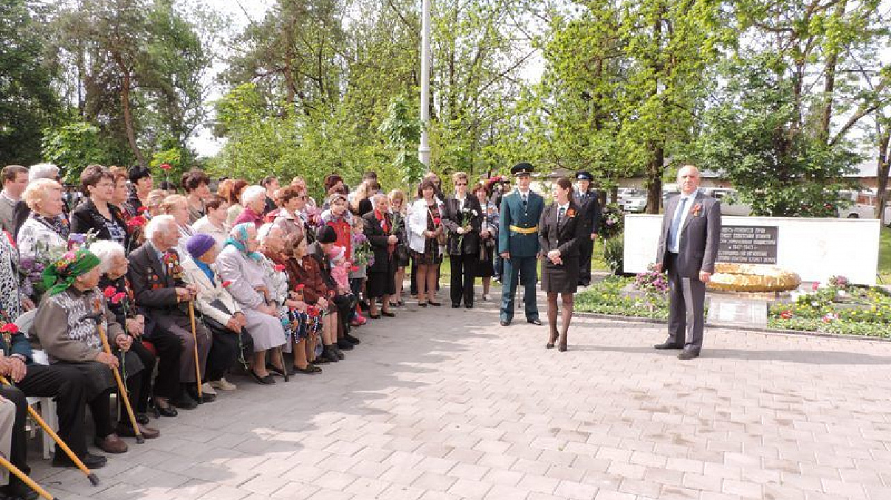 В Центральном округе прошел митинг на мемориале Жертвам фашизма