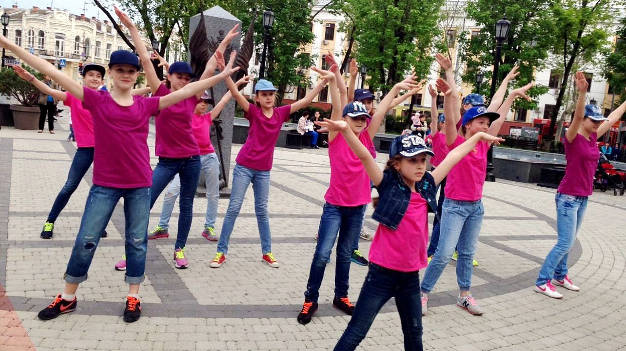 В сквере «Дружбы народов» состоялся торжественный запуск фонтана