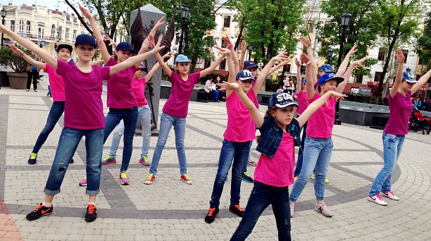 В сквере «Дружбы народов» состоялся торжественный запуск фонтана