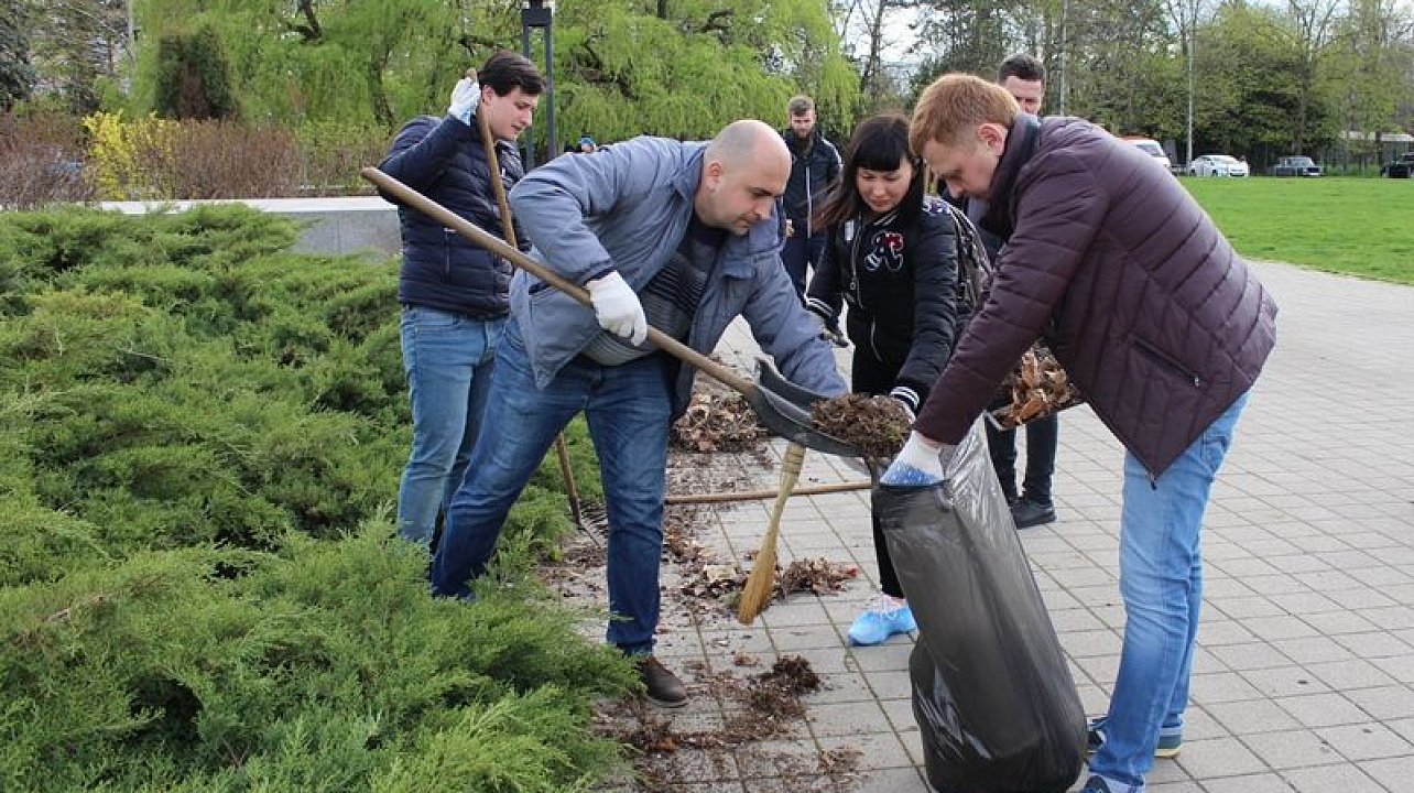 Жители Центрального округа приняли участие во Всекубанском субботнике
